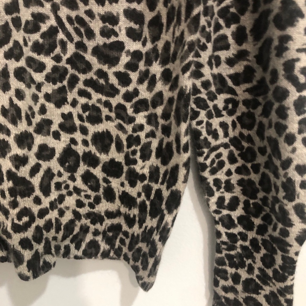 100% Cashmere Leopard Cardigan Gray and Black Apt. 9 Women’s Size L Soft - Picture 3 of 6